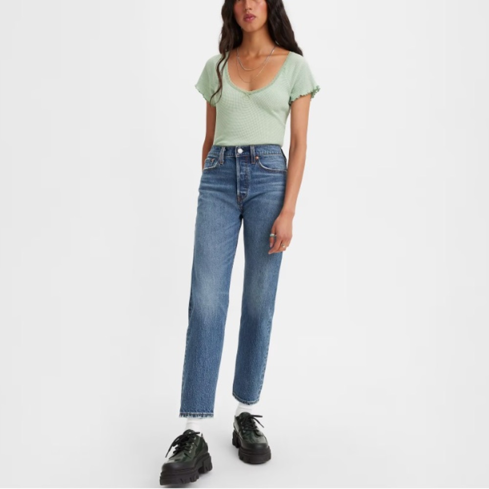 Levi’s women’s wedgie straight jeans. W26 x L28